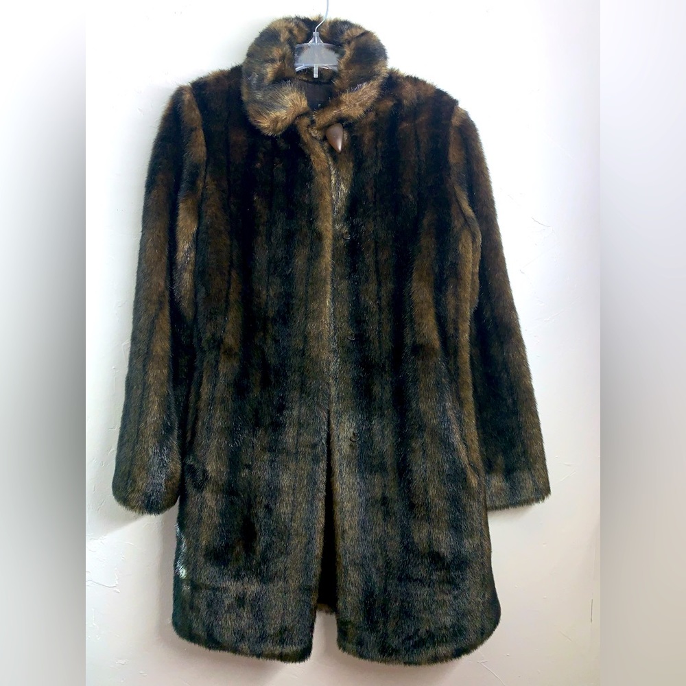 NWOT Gorgeous Alpine Studio SzS Faux Fur coat SzS